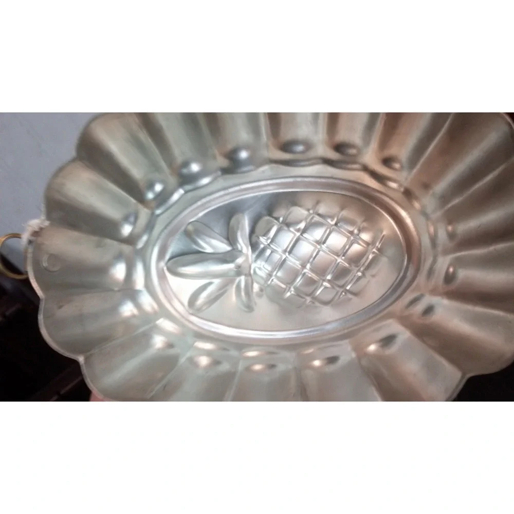 Vintage small copper colored‎ jello mold with pineapple design